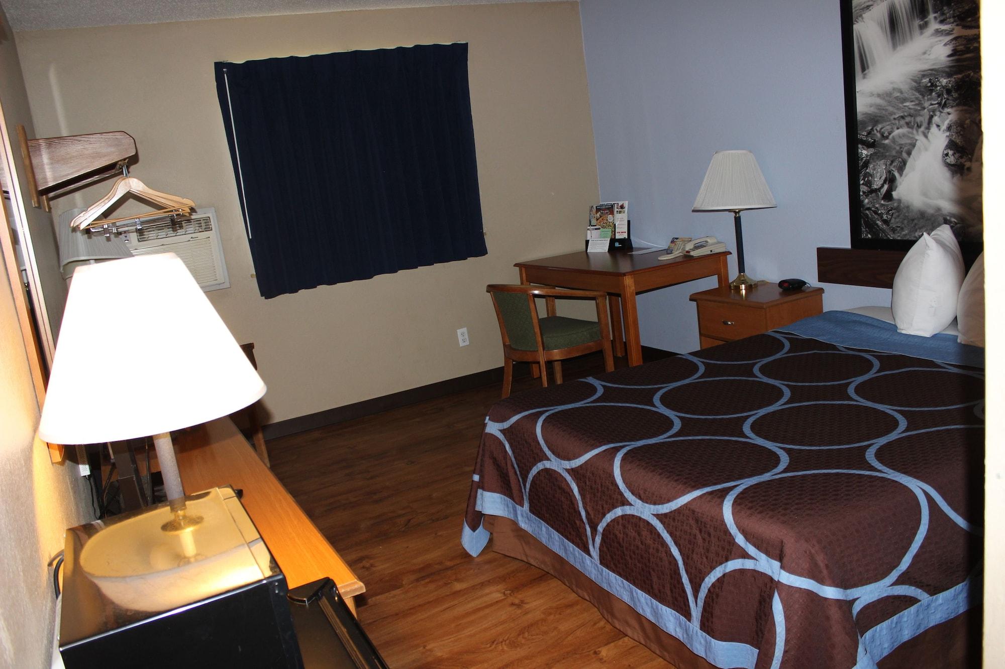 Super 8 By Wyndham East Stroudsburg - Poconos Hotell Eksteriør bilde