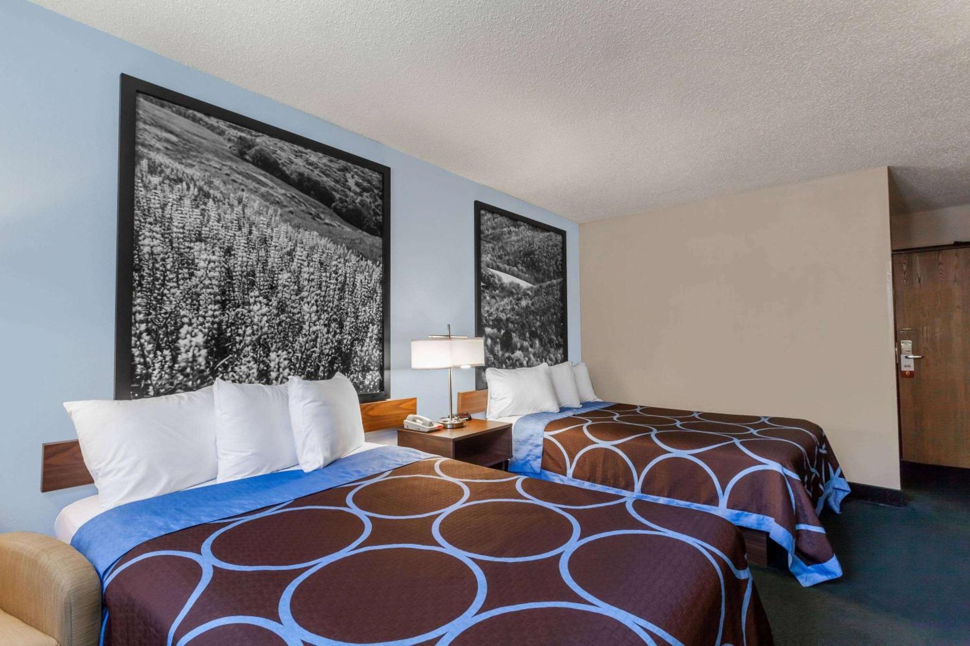 Super 8 By Wyndham East Stroudsburg - Poconos Hotell Eksteriør bilde