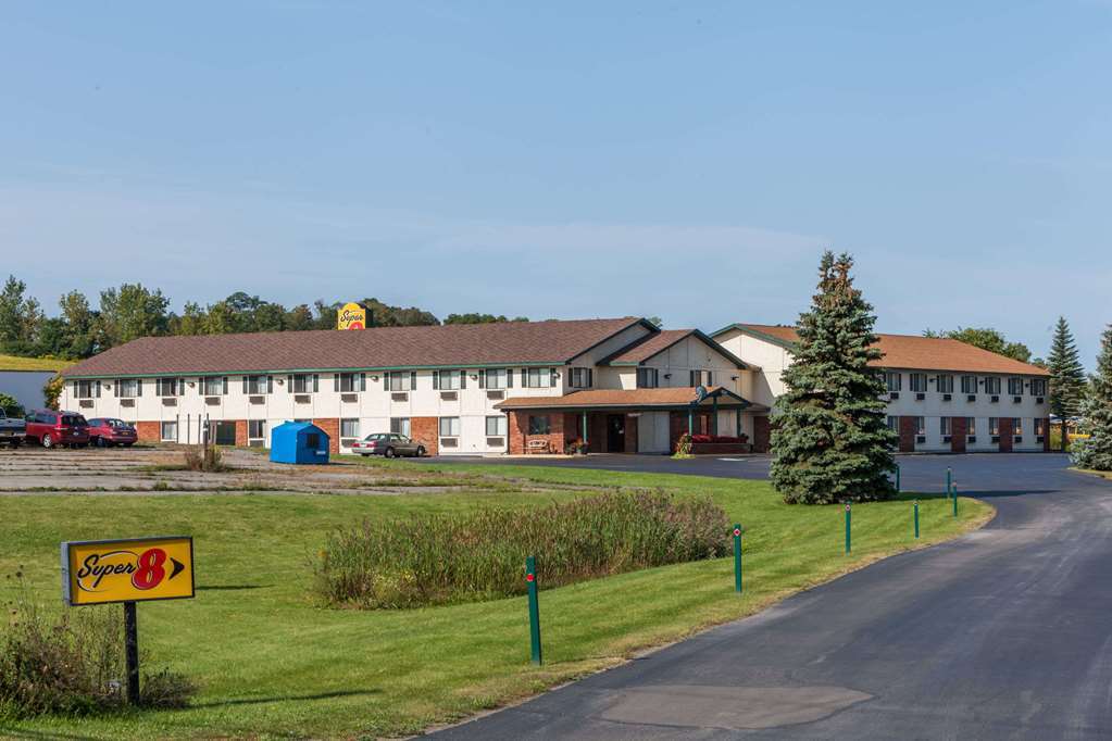 Super 8 By Wyndham East Stroudsburg - Poconos Hotell Eksteriør bilde