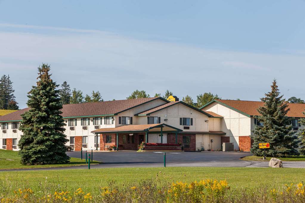 Super 8 By Wyndham East Stroudsburg - Poconos Hotell Eksteriør bilde