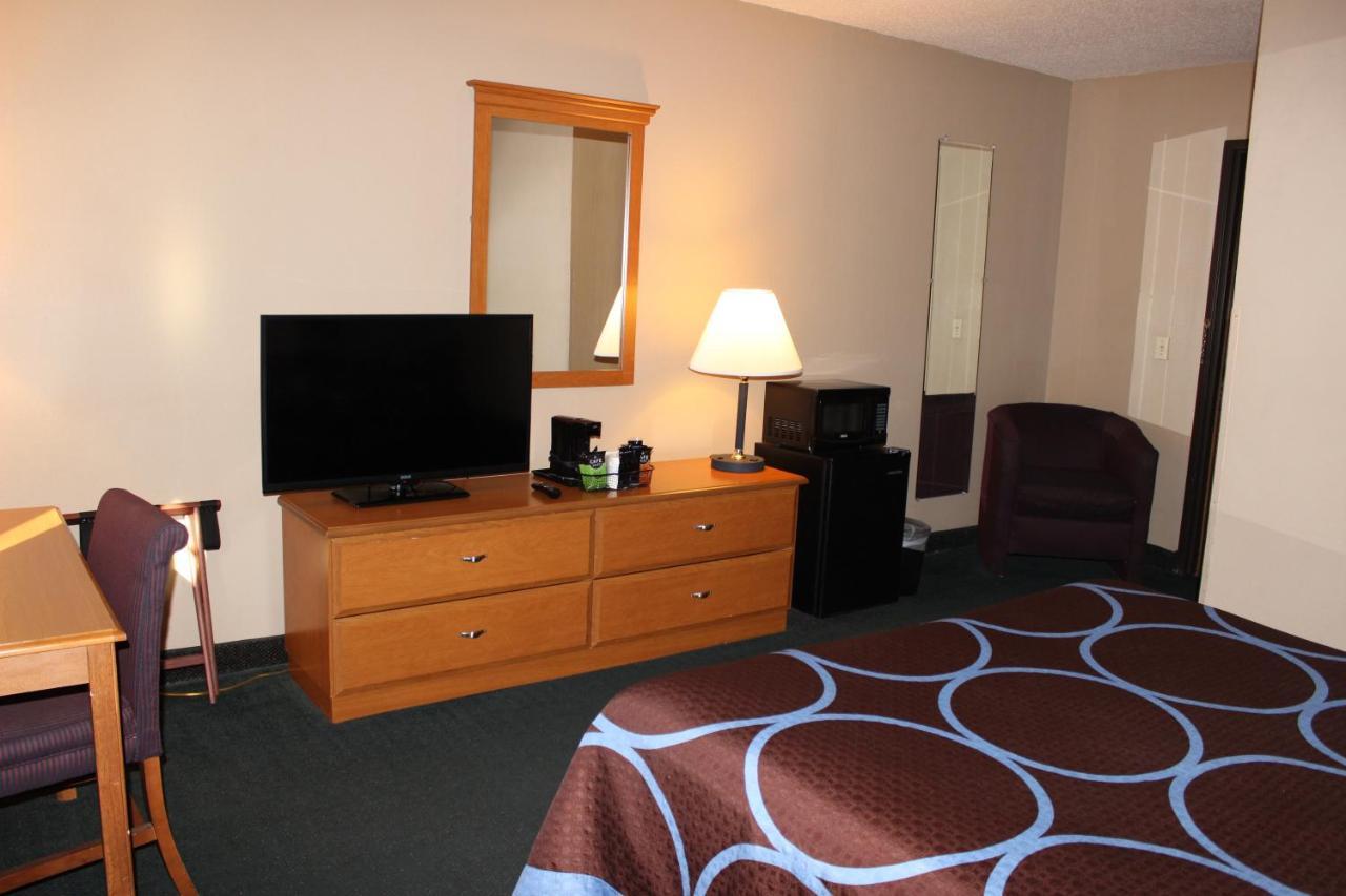 Super 8 By Wyndham East Stroudsburg - Poconos Hotell Eksteriør bilde