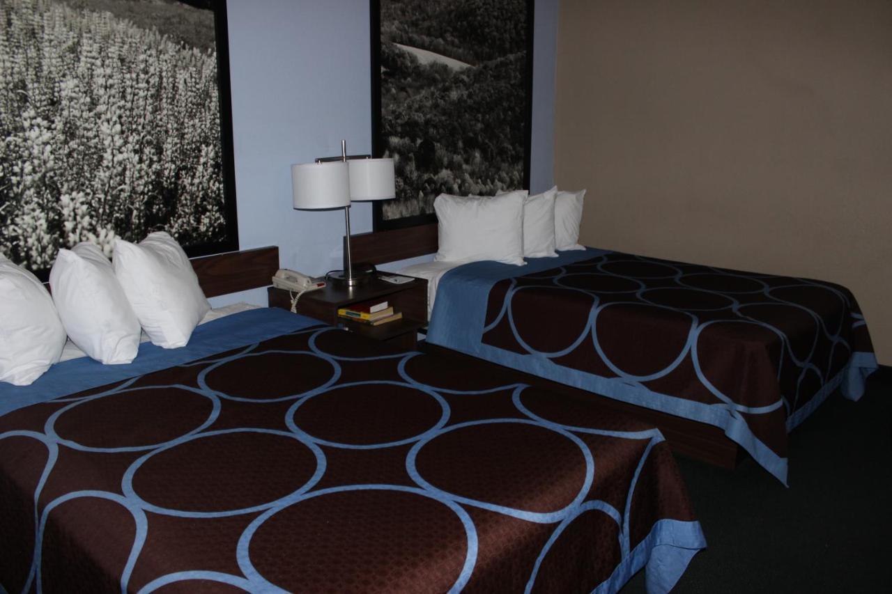 Super 8 By Wyndham East Stroudsburg - Poconos Hotell Eksteriør bilde