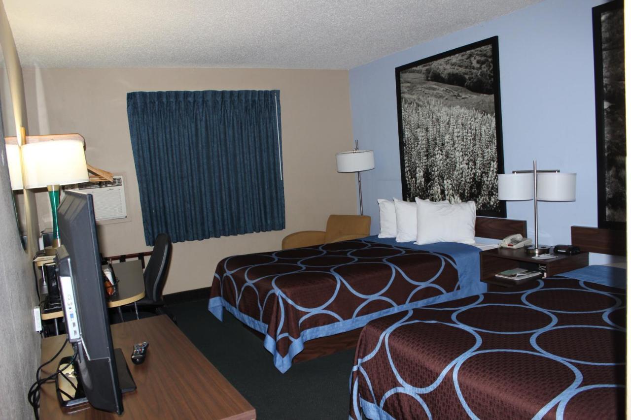Super 8 By Wyndham East Stroudsburg - Poconos Hotell Eksteriør bilde