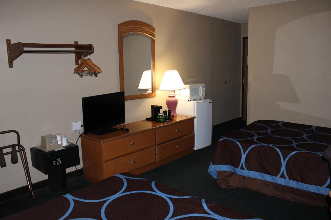 Super 8 By Wyndham East Stroudsburg - Poconos Hotell Eksteriør bilde